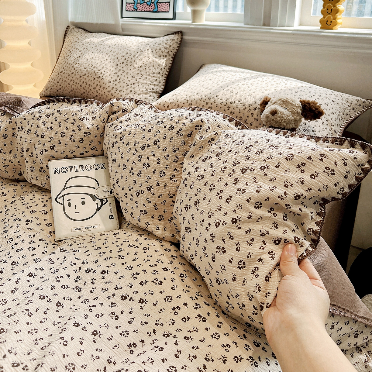 91家纺网 家纺一手货源 找家纺 顾里家纺 2026新款春日碎花贝壳针泡芙棉四件套 复古焦糖