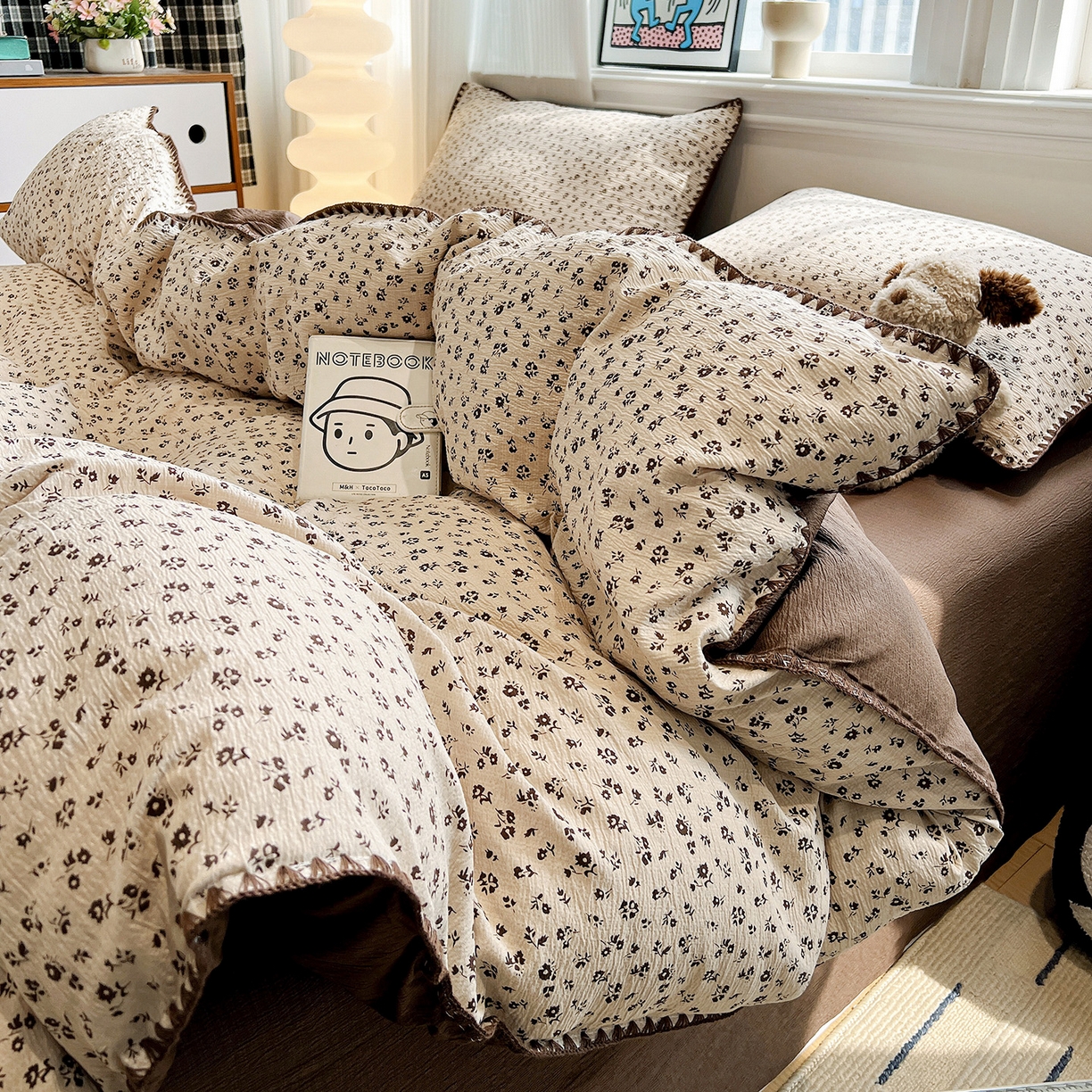 91家纺网 家纺一手货源 找家纺 顾里家纺 2026新款春日碎花贝壳针泡芙棉四件套 复古焦糖