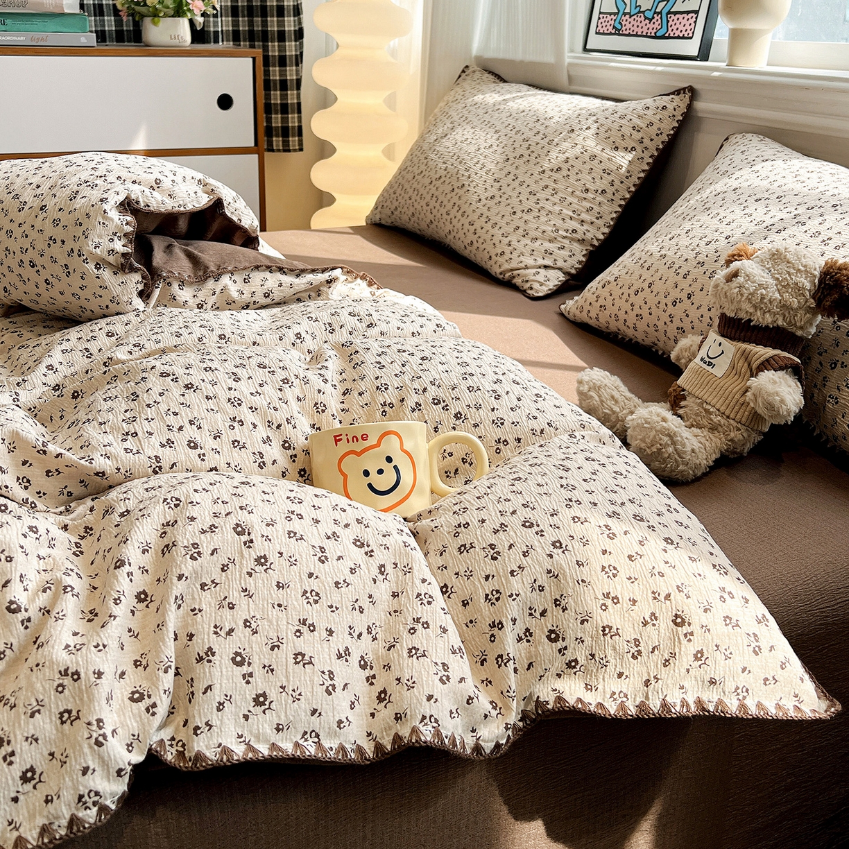 91家纺网 家纺一手货源 找家纺 顾里家纺 2026新款春日碎花贝壳针泡芙棉四件套 复古焦糖