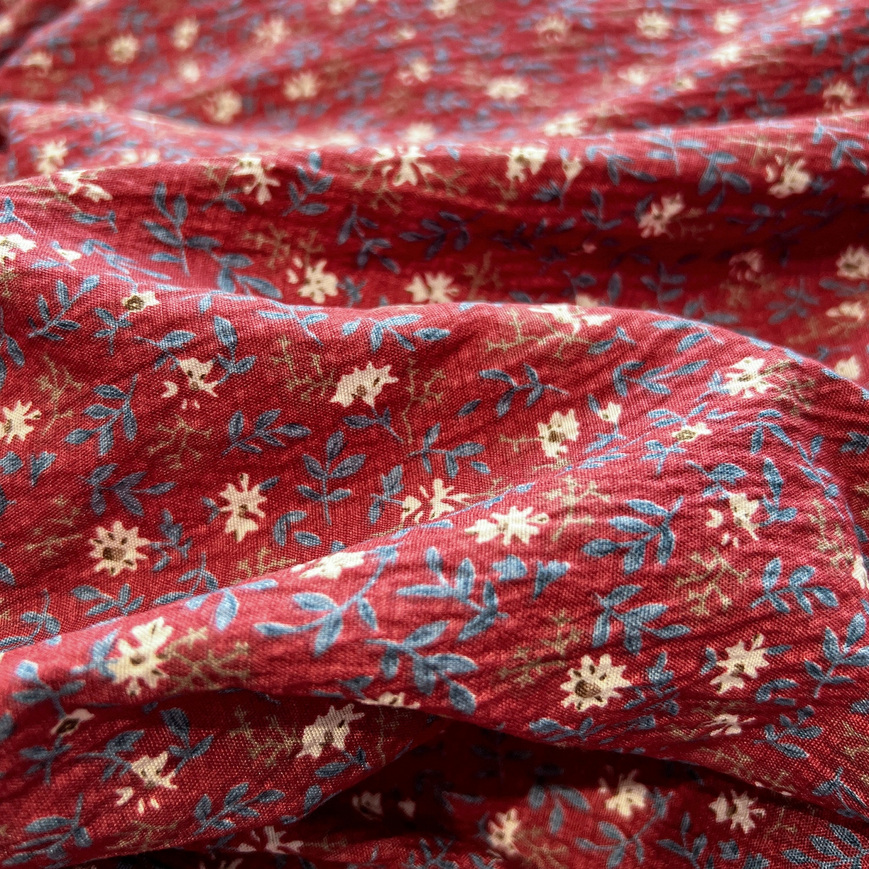 91家纺网 家纺一手货源 找家纺 顾里家纺 2026新款春日碎花贝壳针泡芙棉四件套 雾岛梅子