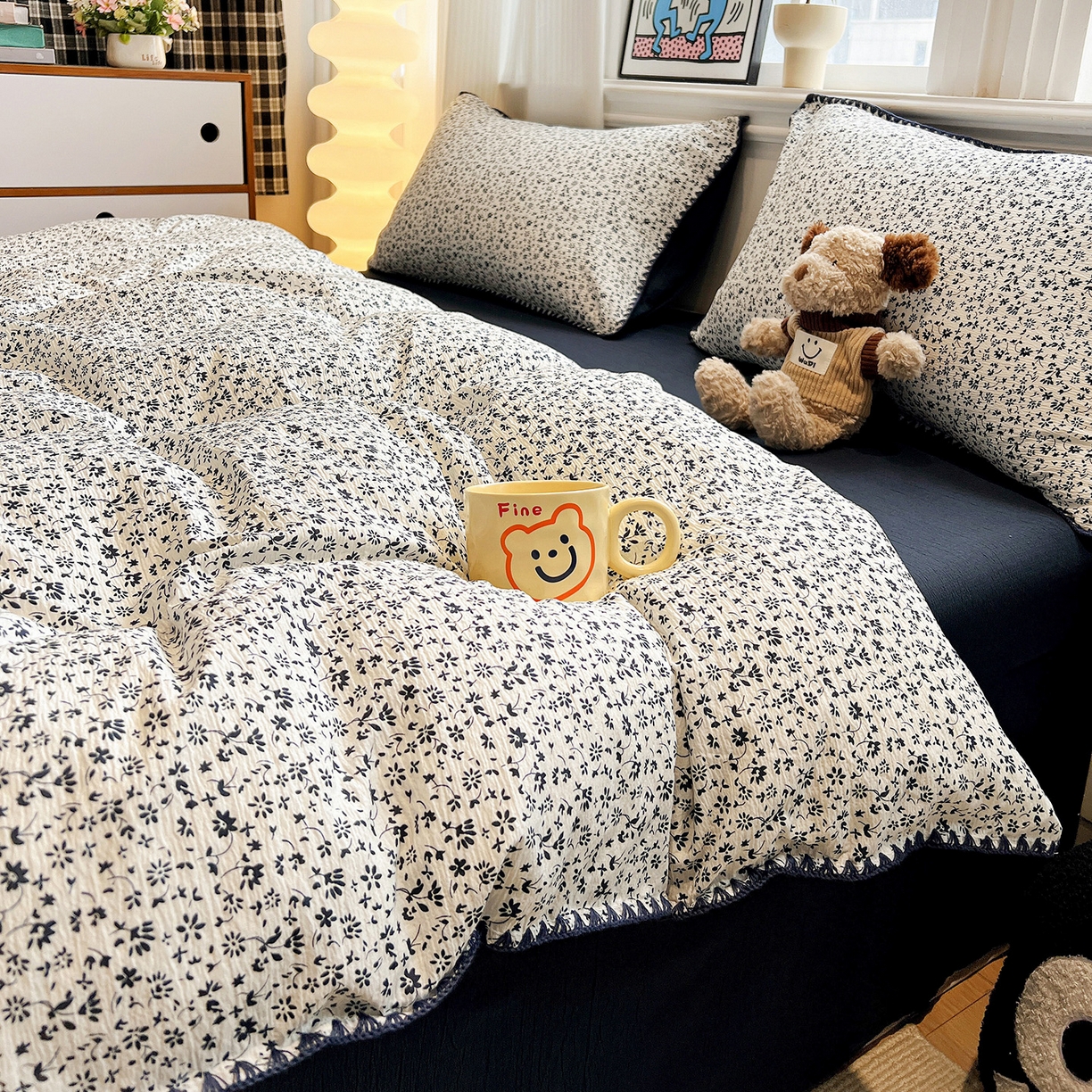 91家纺网 家纺一手货源 找家纺 顾里家纺 2026新款春日碎花贝壳针泡芙棉四件套 染夏清梦