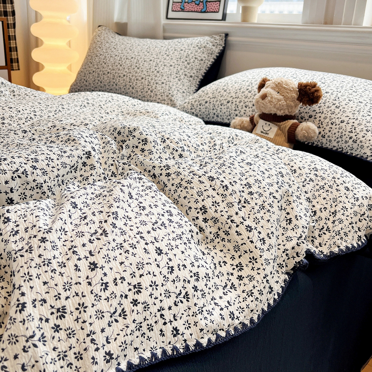 91家纺网 家纺一手货源 找家纺 顾里家纺 2026新款春日碎花贝壳针泡芙棉四件套 染夏清梦