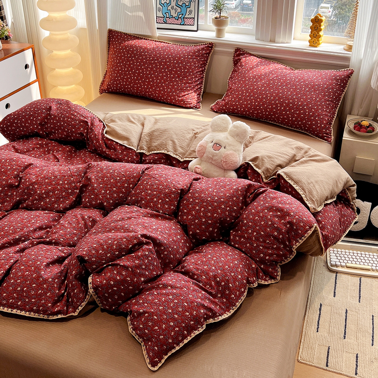 91家纺网 家纺一手货源 找家纺 顾里家纺 2026新款春日碎花贝壳针泡芙棉四件套 雾岛梅子