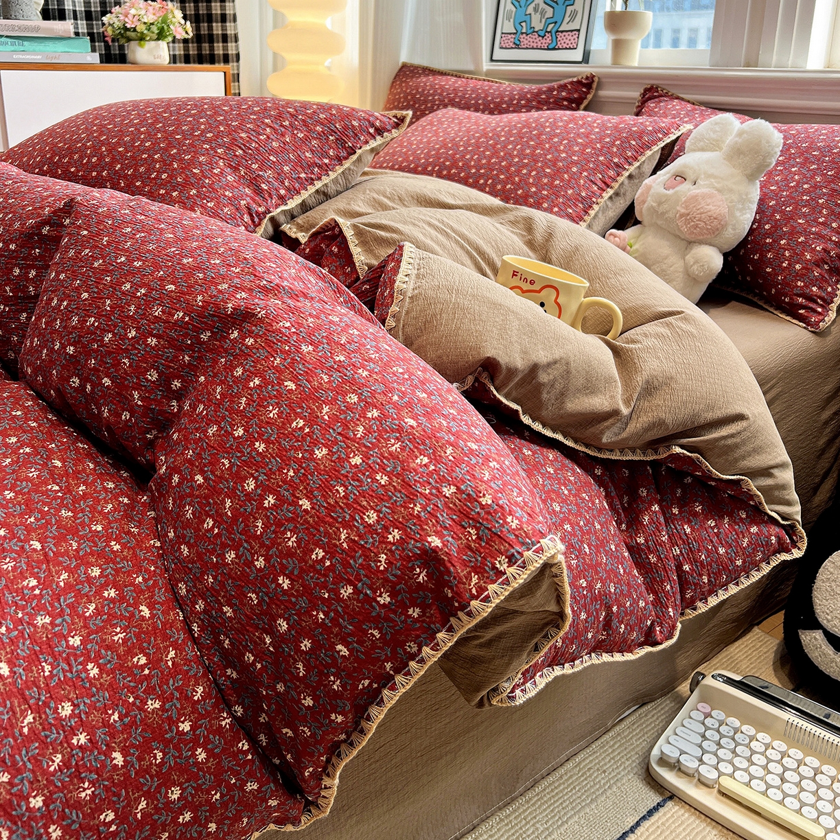 91家纺网 家纺一手货源 找家纺 顾里家纺 2026新款春日碎花贝壳针泡芙棉四件套 雾岛梅子