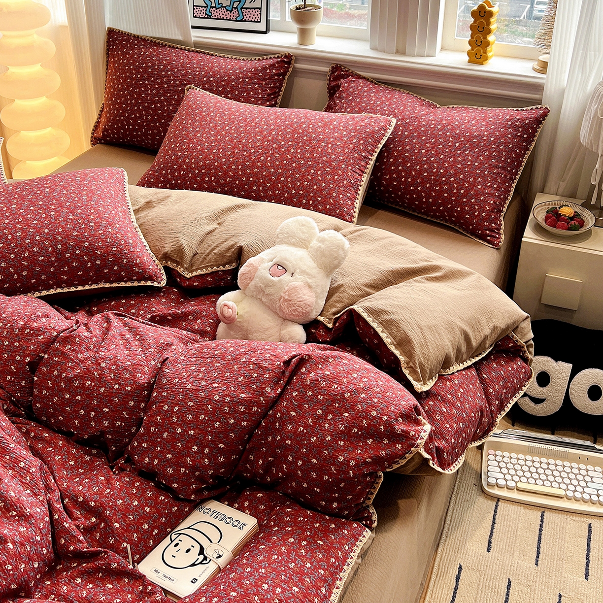 91家纺网 家纺一手货源 找家纺 顾里家纺 2026新款春日碎花贝壳针泡芙棉四件套 雾岛梅子