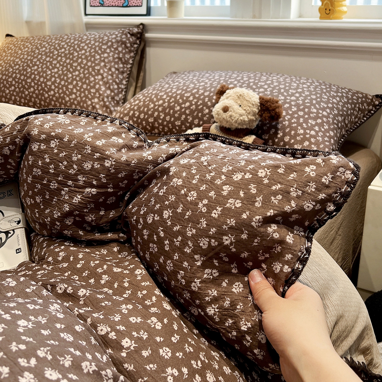 91家纺网 家纺一手货源 找家纺 顾里家纺 2026新款春日碎花贝壳针泡芙棉四件套 珍妮流光