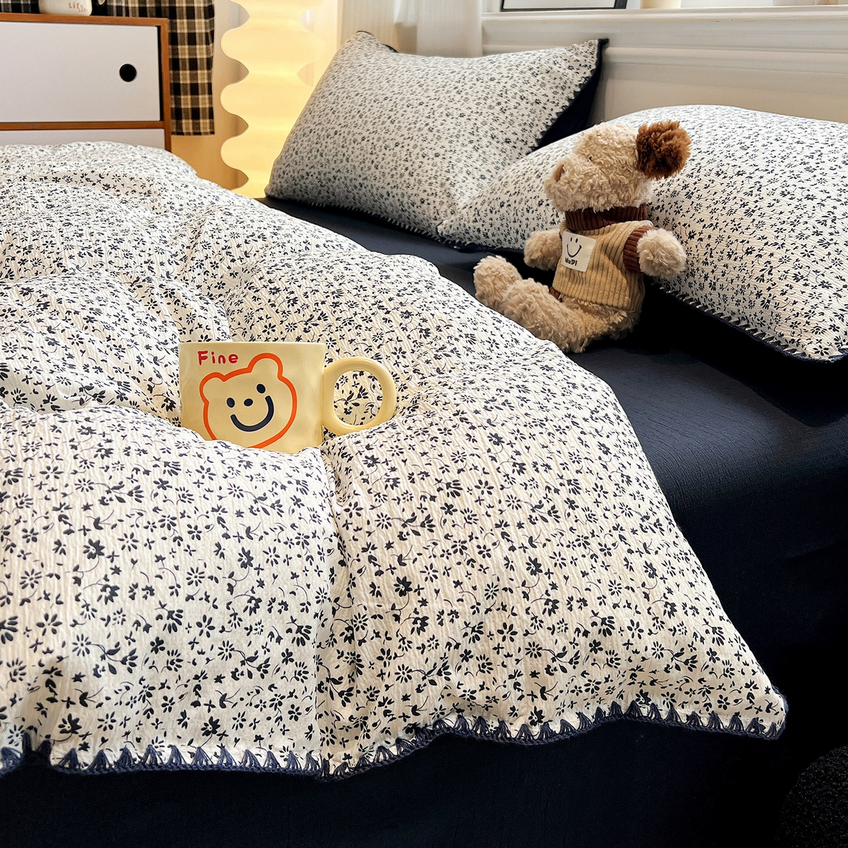 91家纺网 家纺一手货源 找家纺 顾里家纺 2026新款春日碎花贝壳针泡芙棉四件套 染夏清梦