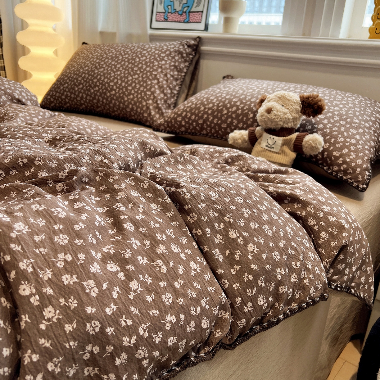 91家纺网 家纺一手货源 找家纺 顾里家纺 2026新款春日碎花贝壳针泡芙棉四件套 珍妮流光