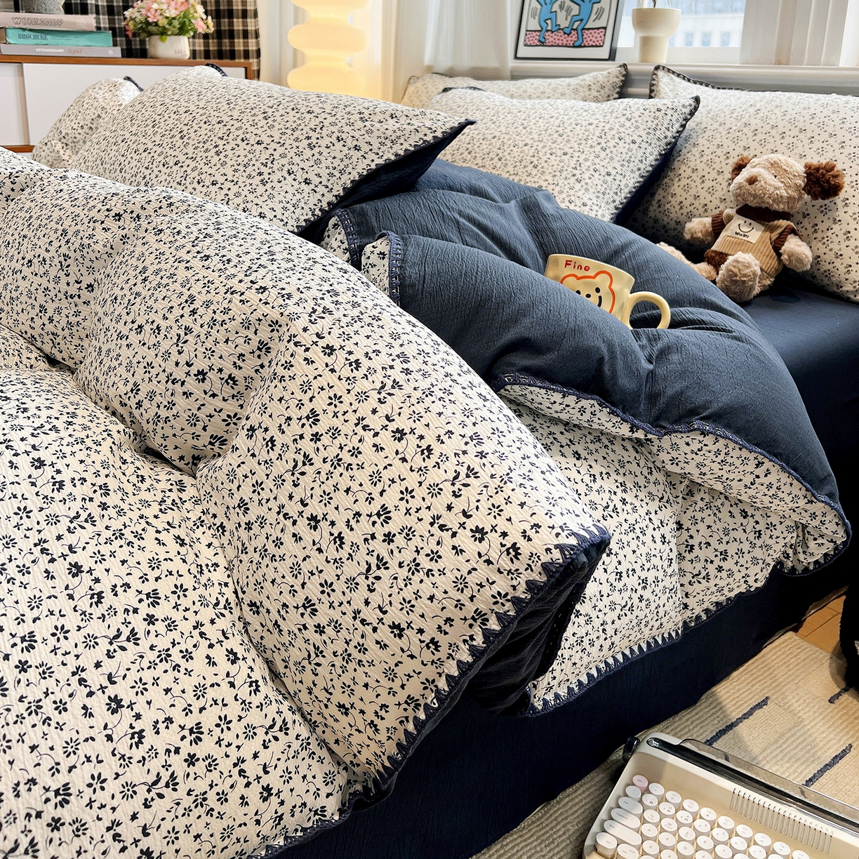 91家纺网 家纺一手货源 找家纺 顾里家纺 2026新款春日碎花贝壳针泡芙棉四件套 染夏清梦