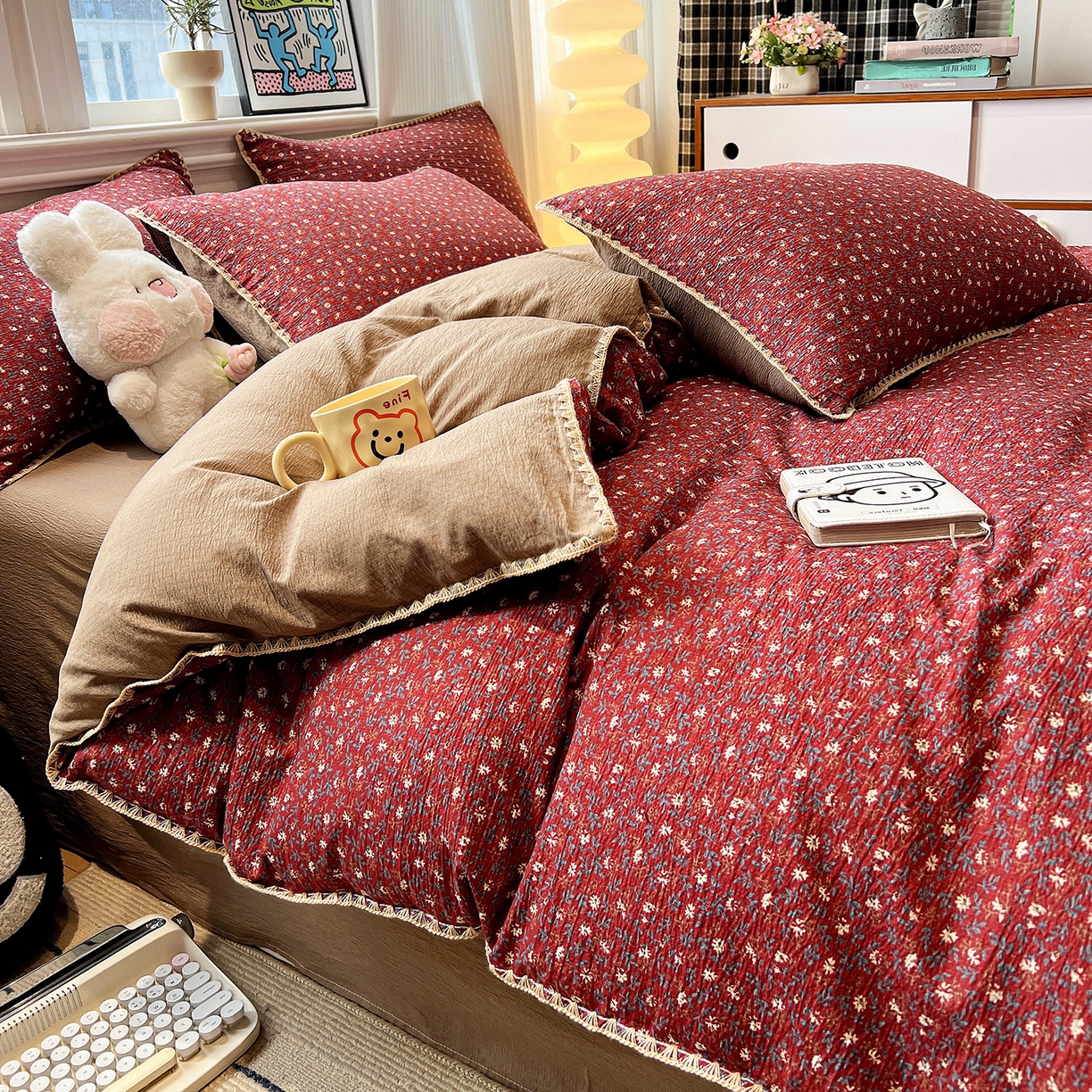 91家纺网 家纺一手货源 找家纺 顾里家纺 2026新款春日碎花贝壳针泡芙棉四件套 雾岛梅子