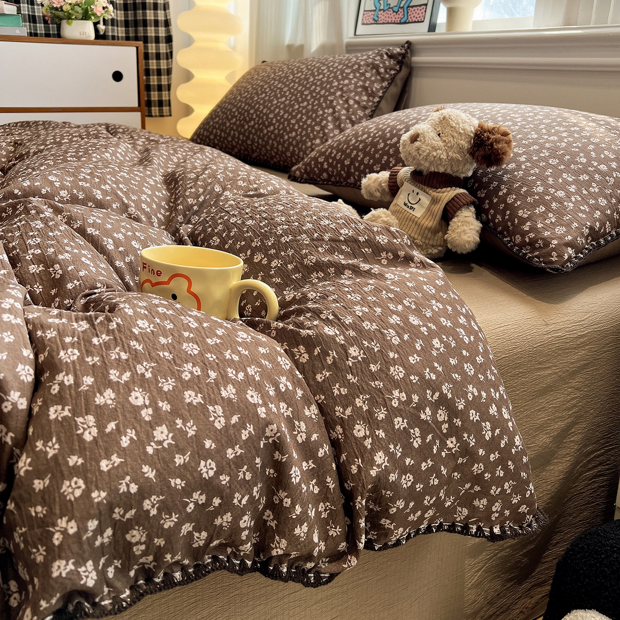 91家纺网 家纺一手货源 找家纺 顾里家纺 2026新款春日碎花贝壳针泡芙棉四件套 珍妮流光