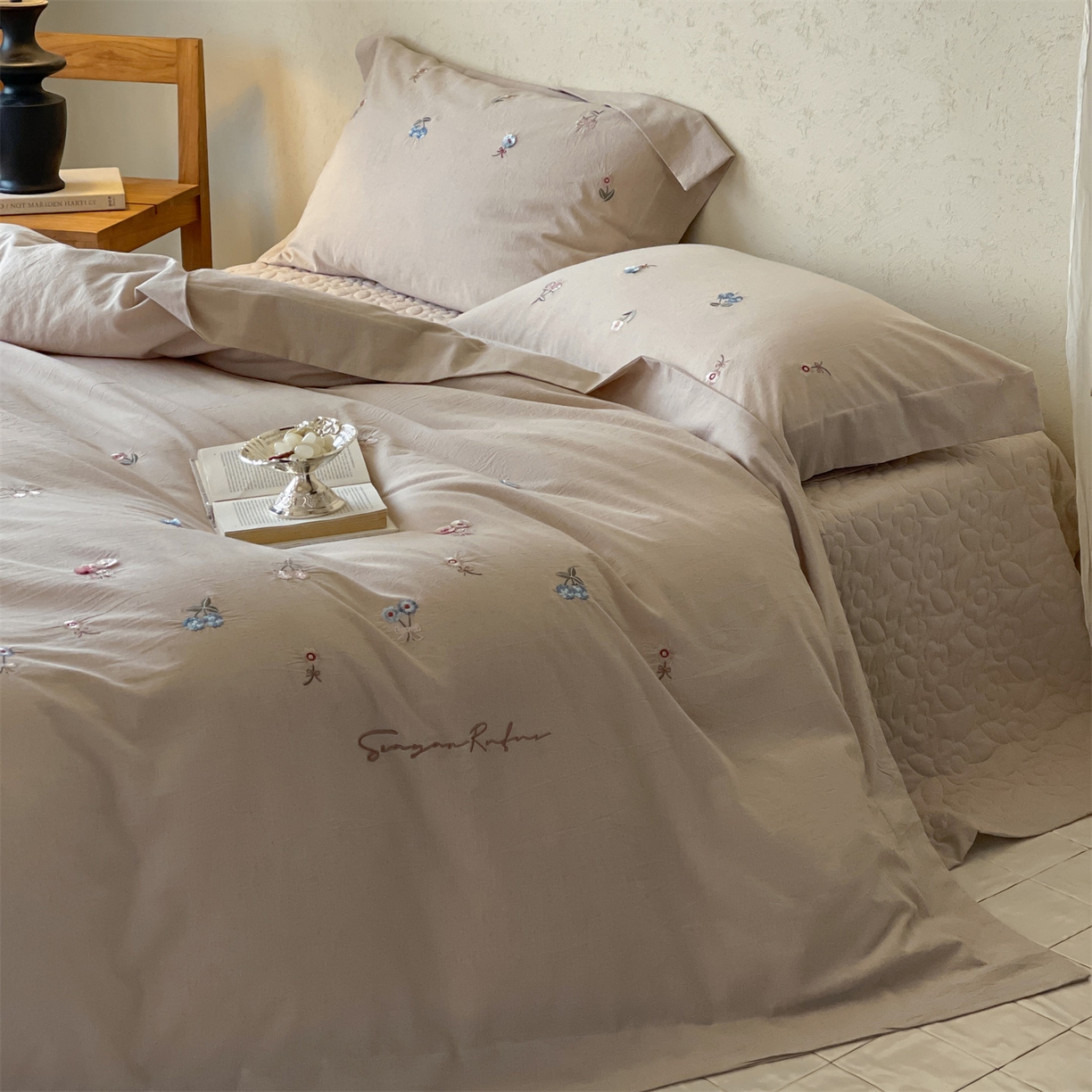 91家纺网 家纺一手货源 找家纺 （总）名品优仓 2026春夏新款棉麻刺绣四件套-摩尔庄园