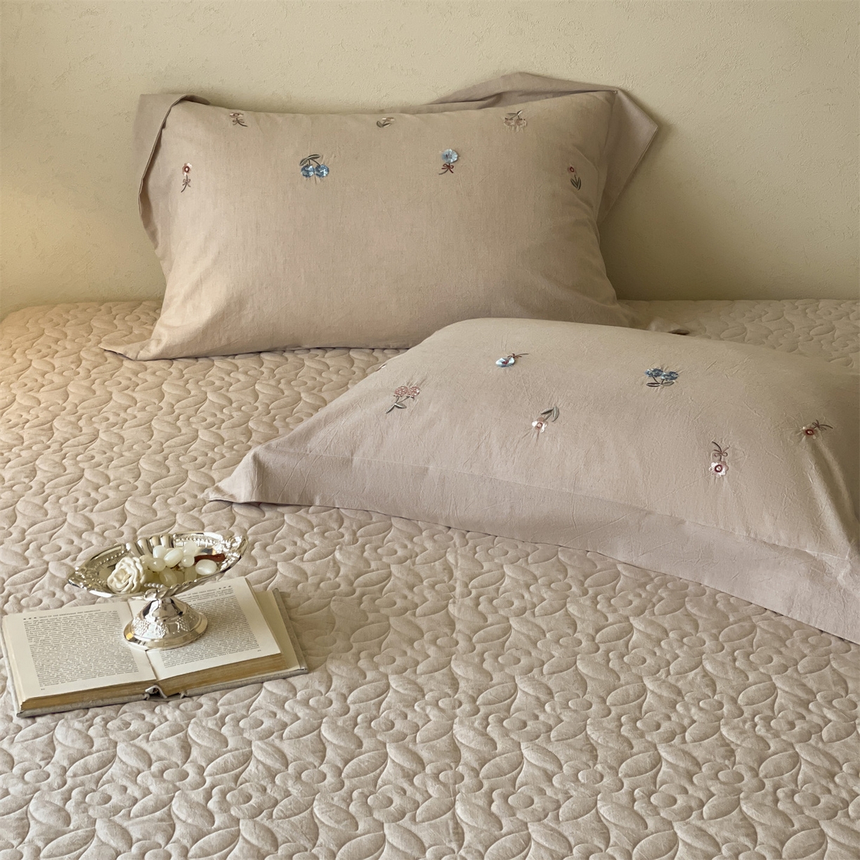 91家纺网 家纺一手货源 找家纺 （总）名品优仓 2026春夏新款棉麻刺绣四件套-摩尔庄园