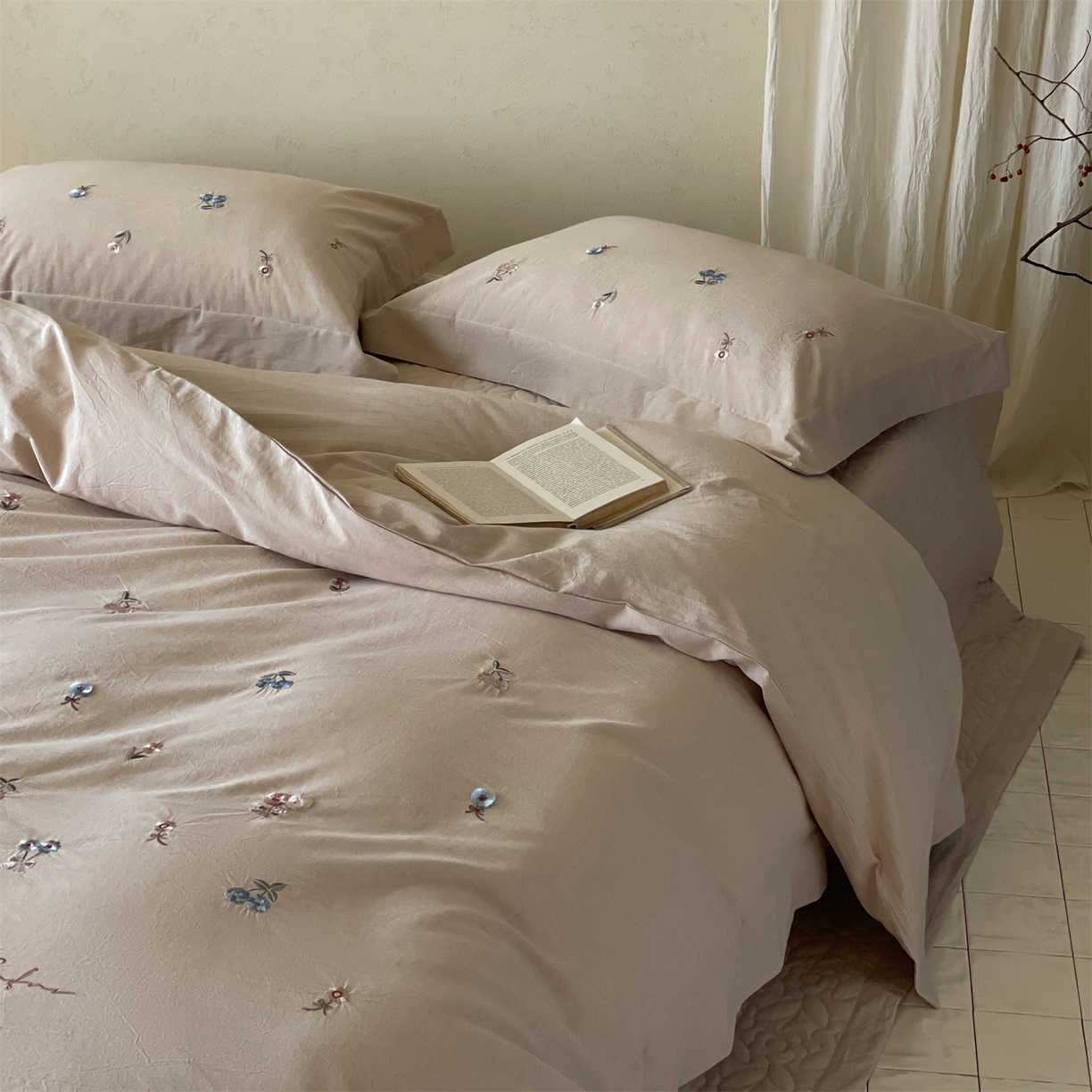 91家纺网 家纺一手货源 找家纺 （总）名品优仓 2026春夏新款棉麻刺绣四件套-摩尔庄园