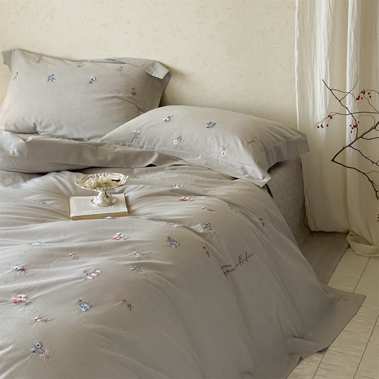 91家纺网 家纺一手货源 找家纺 名品优仓 2026春夏新款棉麻刺绣四件套-摩尔庄园 摩尔庄园一灰