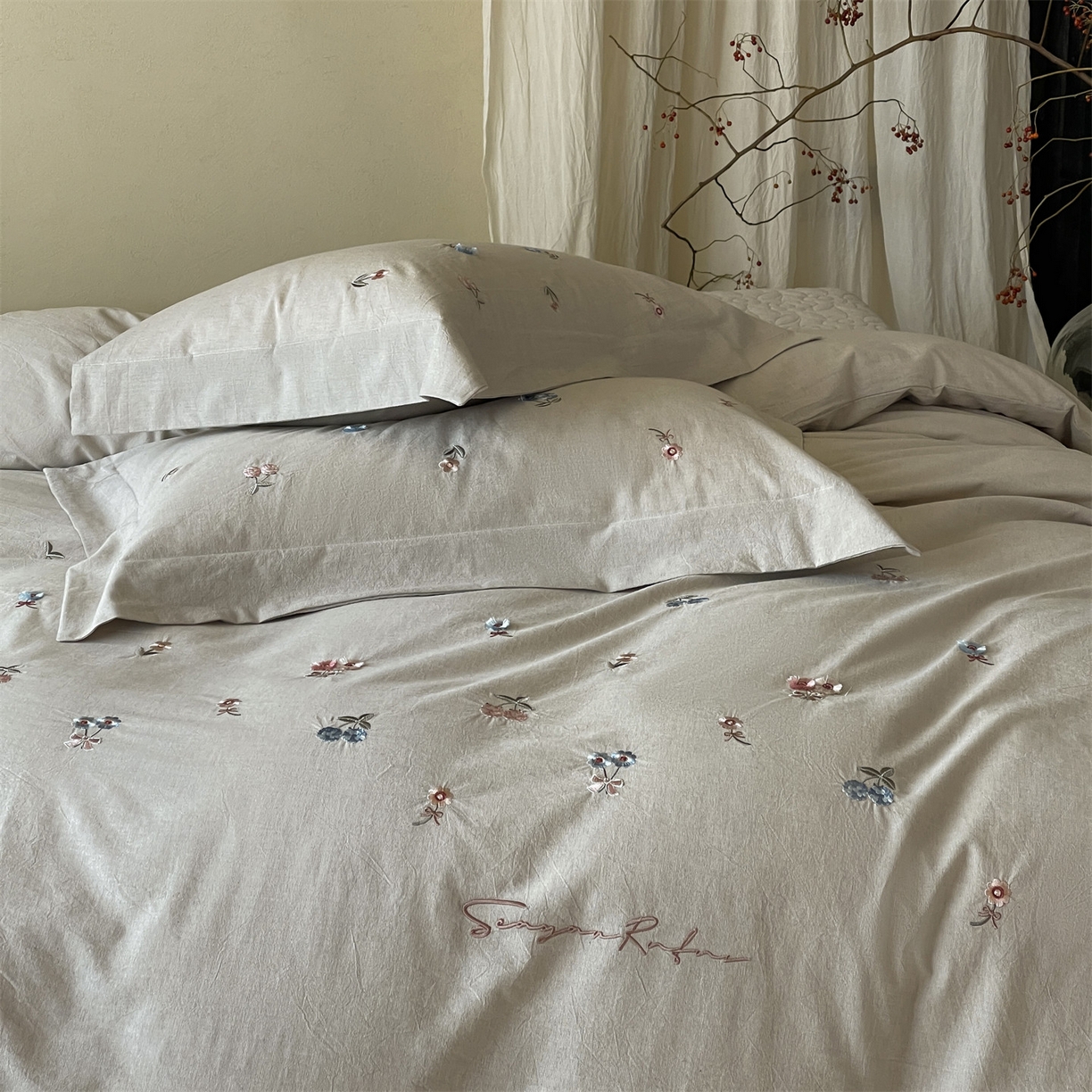 91家纺网 家纺一手货源 找家纺 名品优仓 2026春夏新款棉麻刺绣四件套-摩尔庄园 摩尔庄园一灰