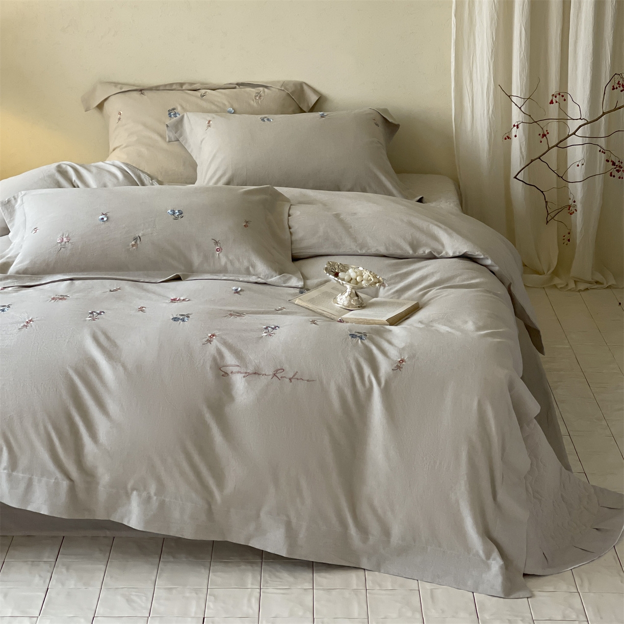 91家纺网 家纺一手货源 找家纺 名品优仓 2026春夏新款棉麻刺绣四件套-摩尔庄园 摩尔庄园一灰