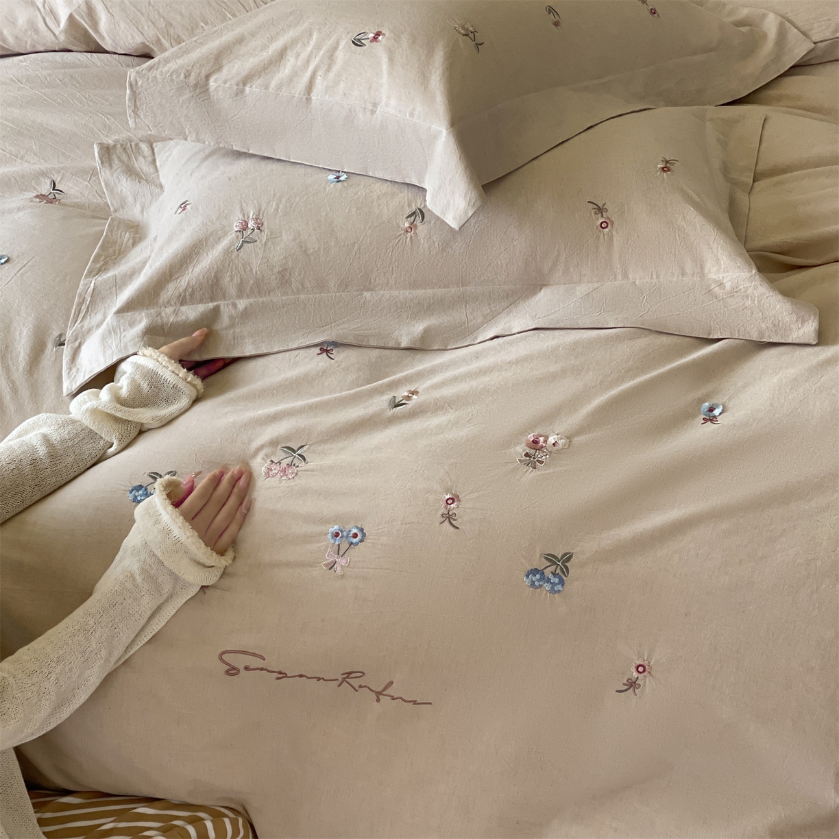 91家纺网 家纺一手货源 找家纺 名品优仓 2026春夏新款棉麻刺绣四件套-摩尔庄园 摩尔庄园一红