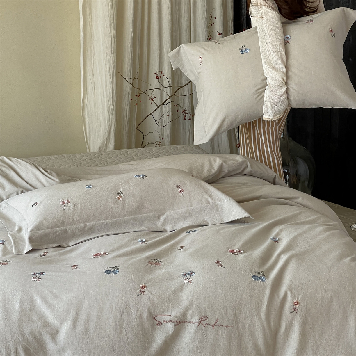 91家纺网 家纺一手货源 找家纺 名品优仓 2026春夏新款棉麻刺绣四件套-摩尔庄园 摩尔庄园一灰