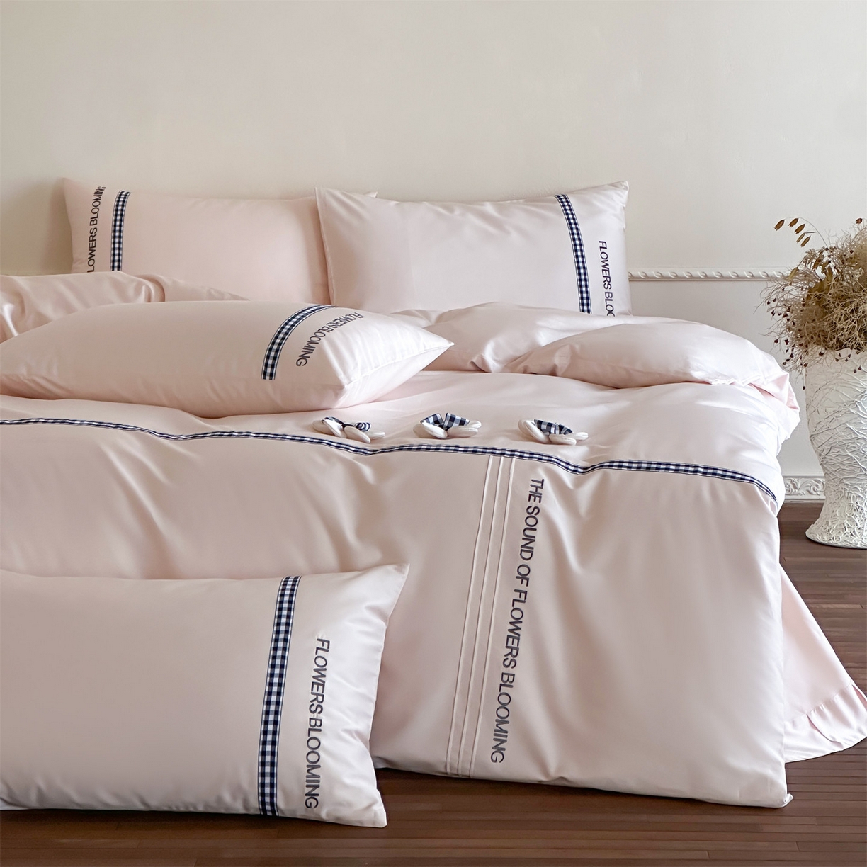 91家纺网 家纺一手货源 找家纺 名品优仓 2026春夏新款新疆长绒棉纯棉刺绣四件套-魅朵 魅朵一丫浅粉