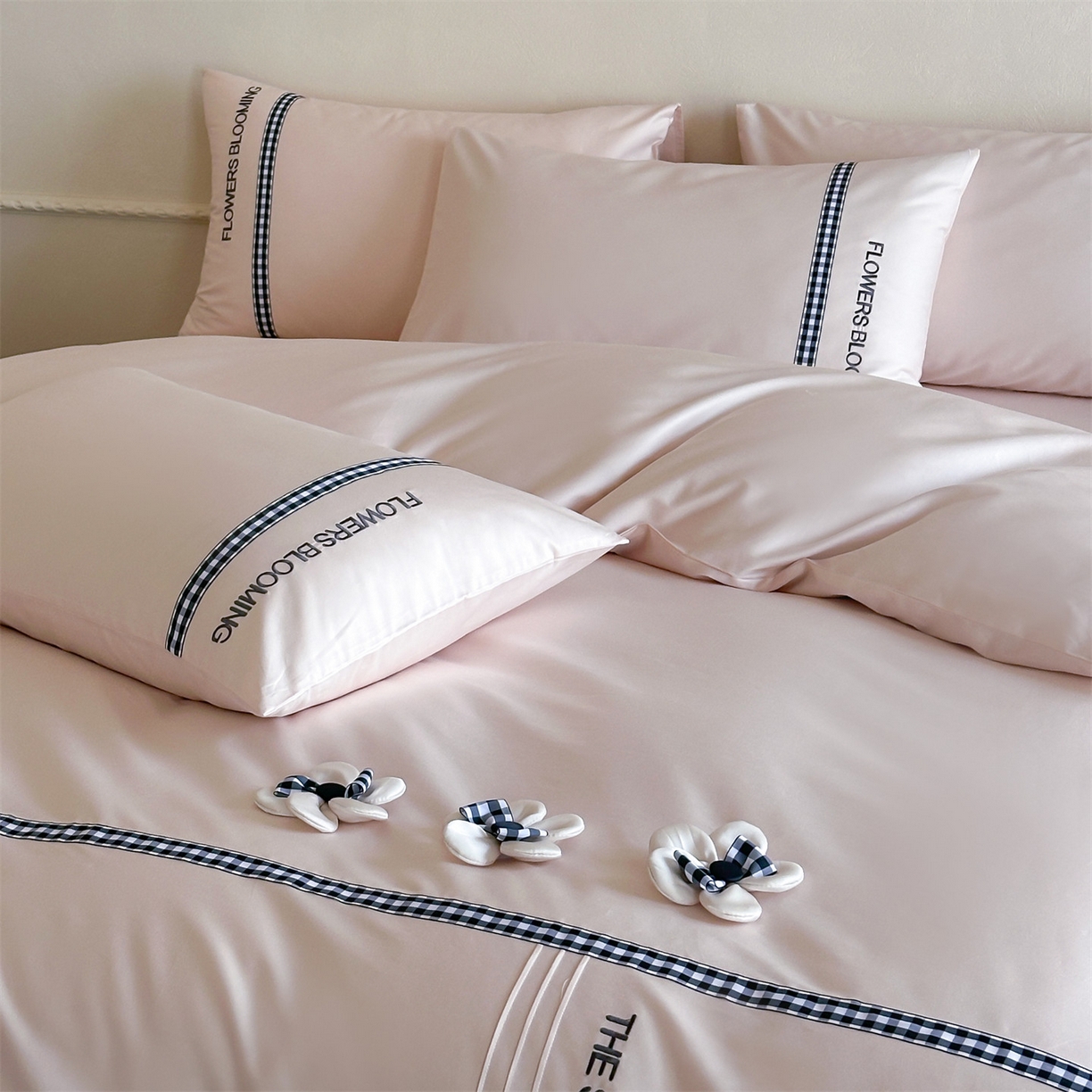 91家纺网 家纺一手货源 找家纺 名品优仓 2026春夏新款新疆长绒棉纯棉刺绣四件套-魅朵 魅朵一丫浅粉