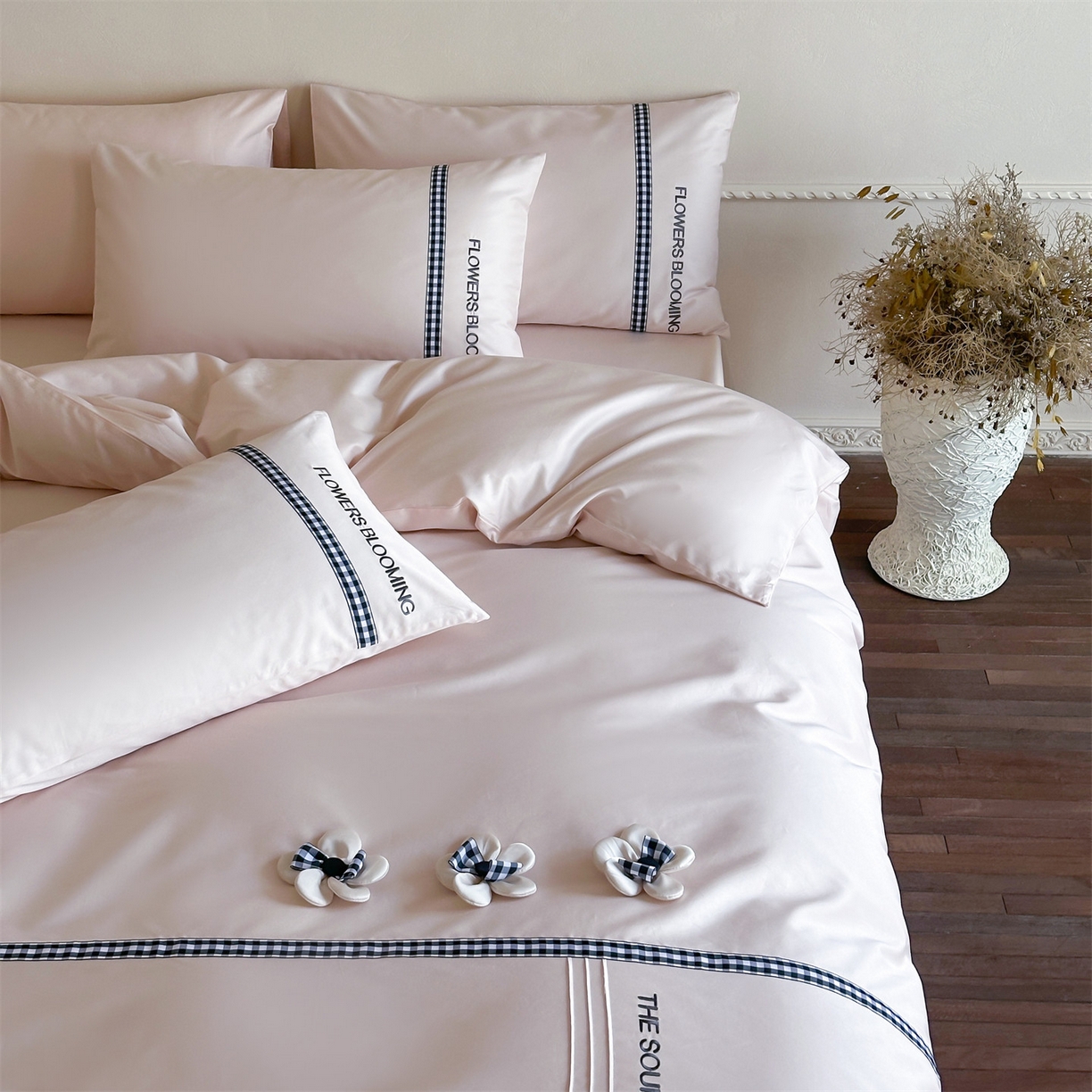 91家纺网 家纺一手货源 找家纺 名品优仓 2026春夏新款新疆长绒棉纯棉刺绣四件套-魅朵 魅朵一丫浅粉