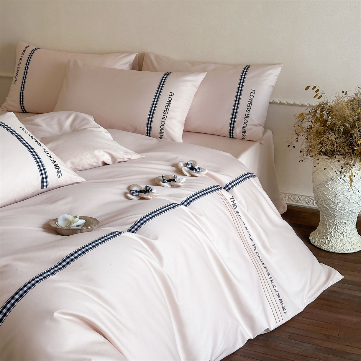 91家纺网 家纺一手货源 找家纺 名品优仓 2026春夏新款新疆长绒棉纯棉刺绣四件套-魅朵 魅朵一丫浅粉