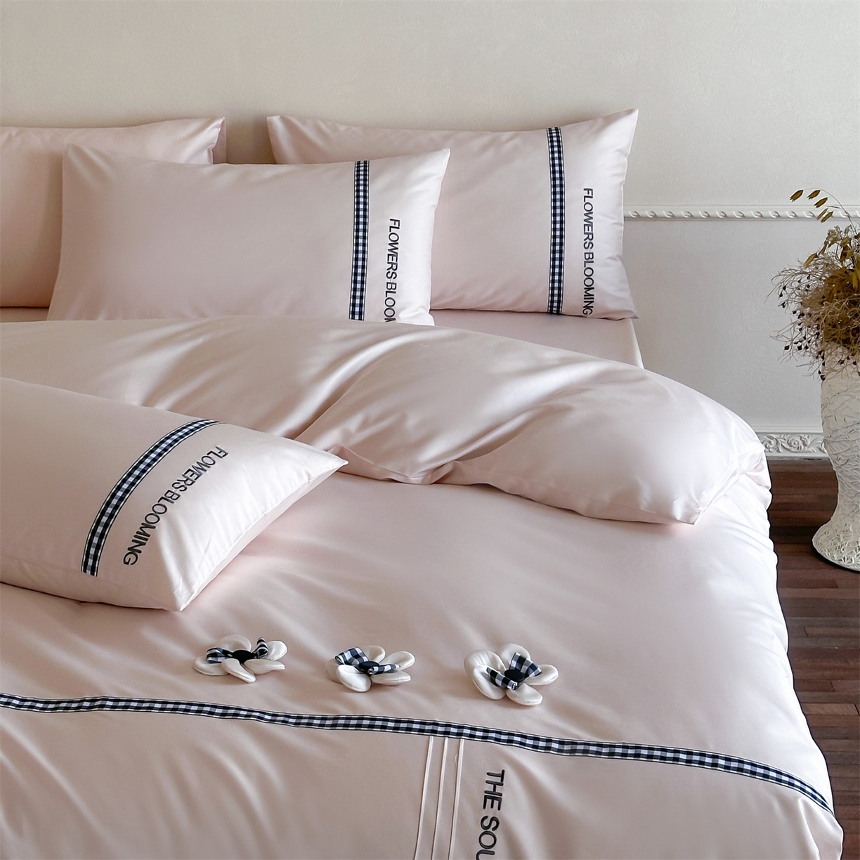 91家纺网 家纺一手货源 找家纺 名品优仓 2026春夏新款新疆长绒棉纯棉刺绣四件套-魅朵 魅朵一丫浅粉