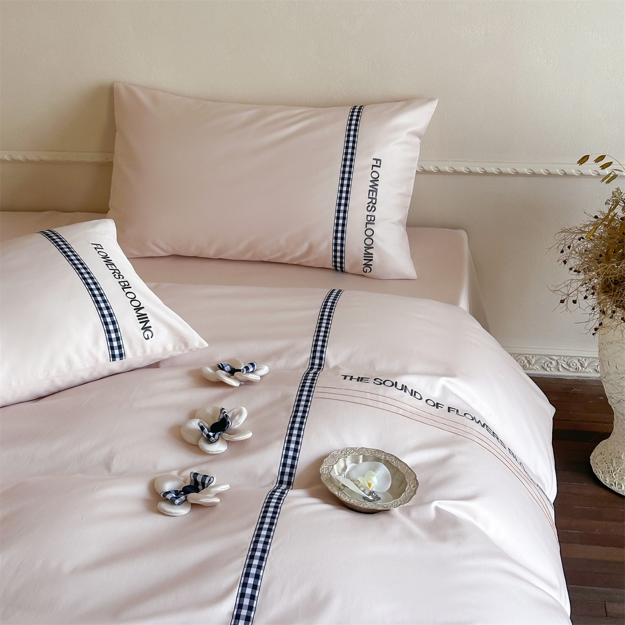 91家纺网 家纺一手货源 找家纺 名品优仓 2026春夏新款新疆长绒棉纯棉刺绣四件套-魅朵 魅朵一丫浅粉