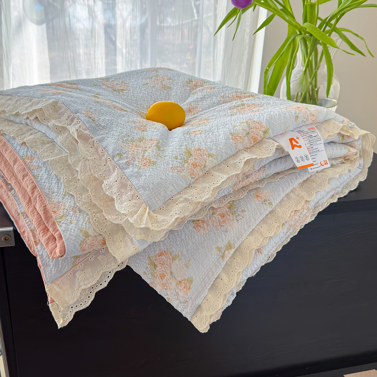 91家纺网 家纺一手货源 找家纺 竹合家纺 2026新品泡芙纱夏被四件套全棉镂空花边泡泡皱皱纱夏凉被 暮春花影