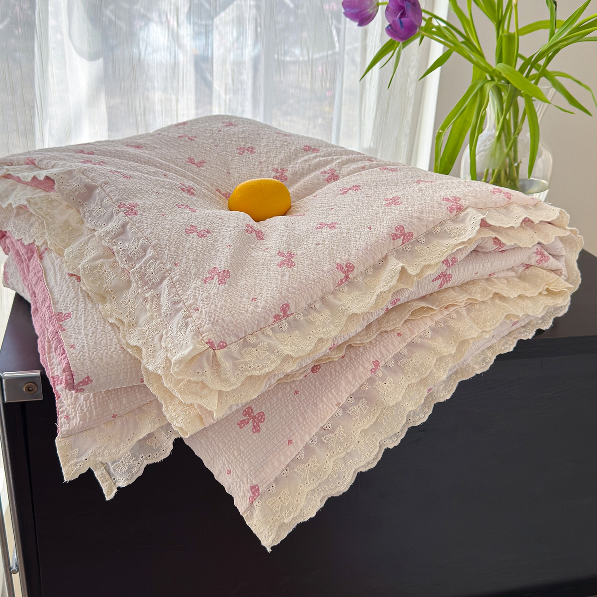 91家纺网 家纺一手货源 找家纺 竹合家纺 2026新品泡芙纱夏被四件套全棉镂空花边泡泡皱皱纱夏凉被 甜心蝶结