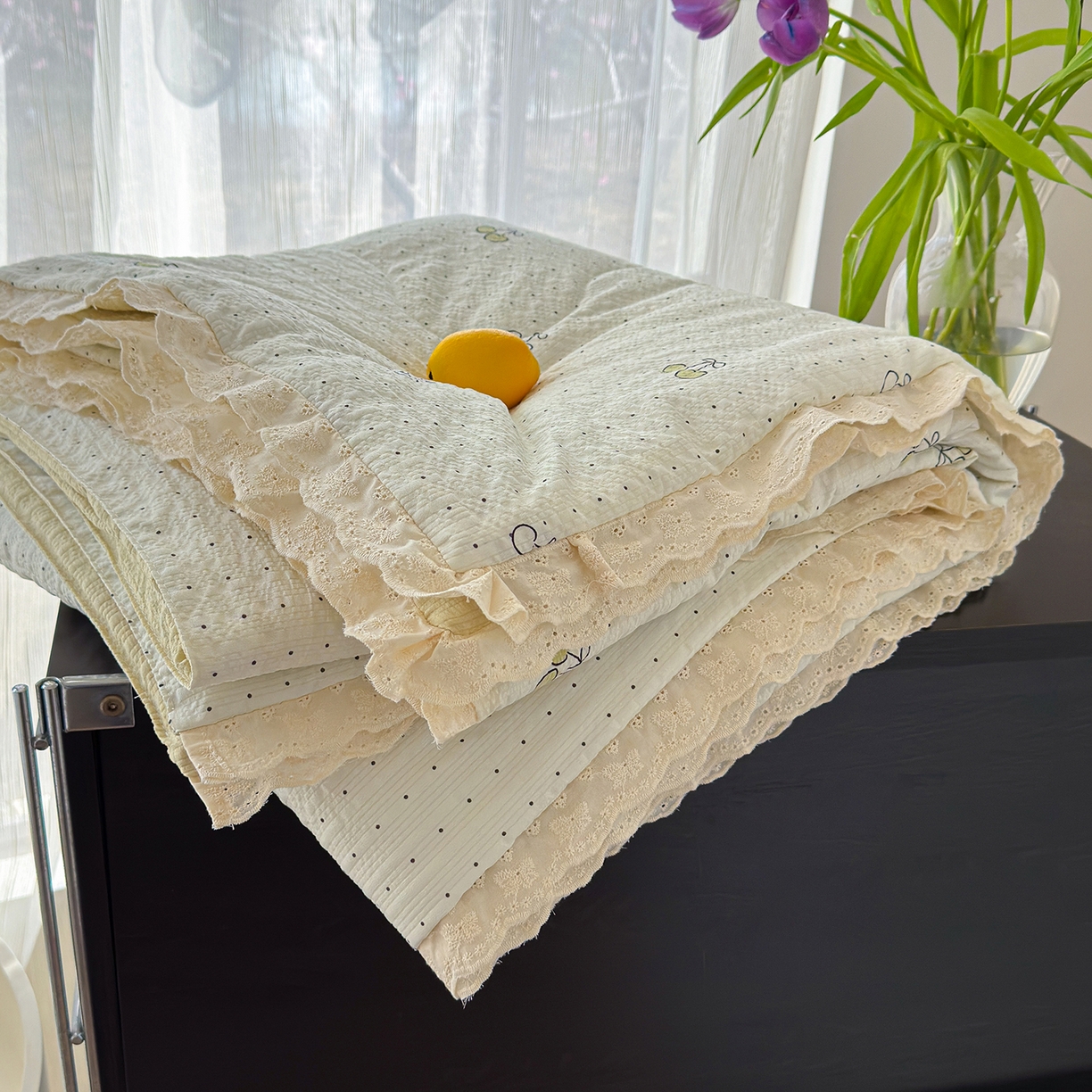 91家纺网 家纺一手货源 找家纺 竹合家纺 2026新品泡芙纱夏被四件套全棉镂空花边泡泡皱皱纱夏凉被 樱桃波波