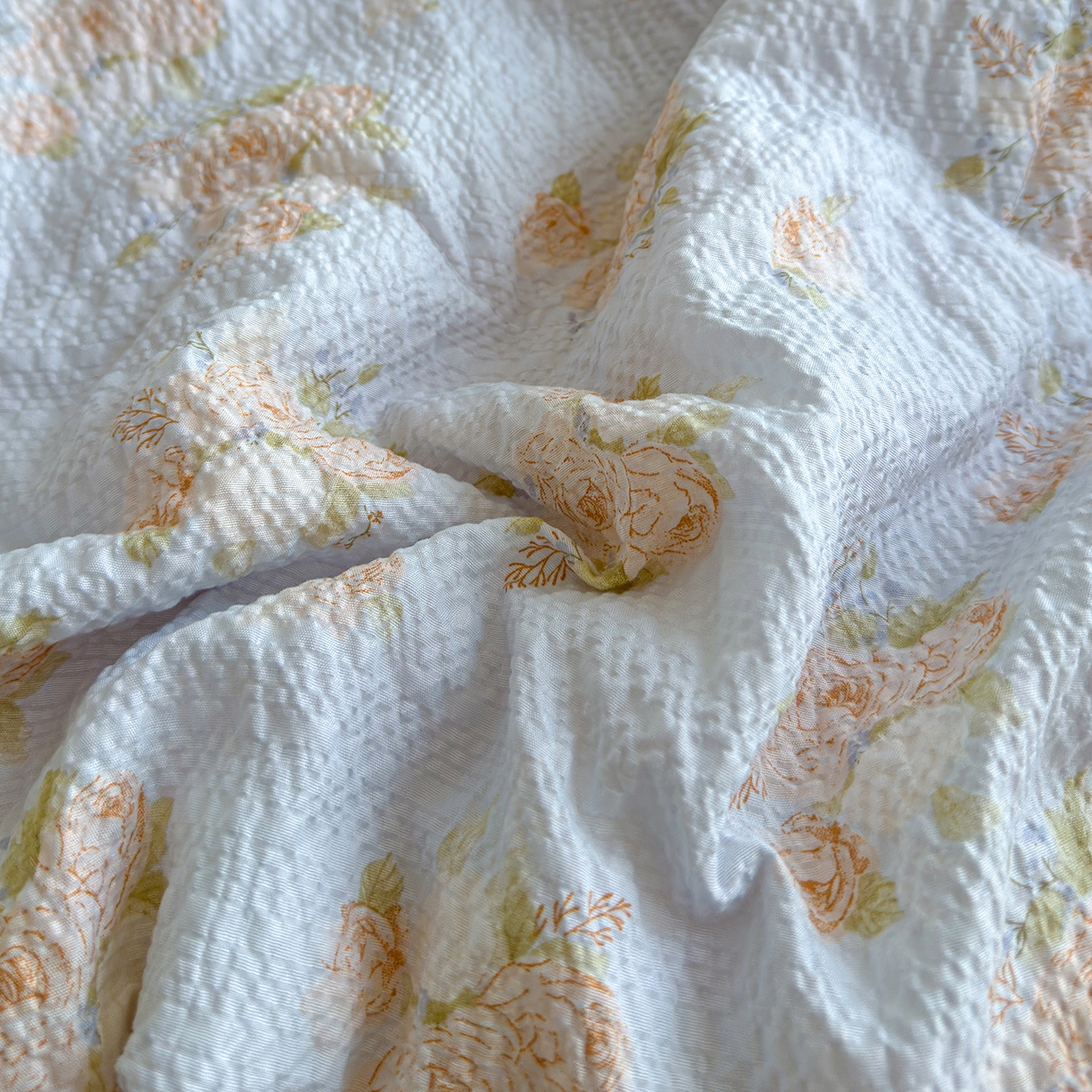 91家纺网 家纺一手货源 找家纺 竹合家纺 2026新品泡芙纱夏被四件套全棉镂空花边泡泡皱皱纱夏凉被 暮春花影