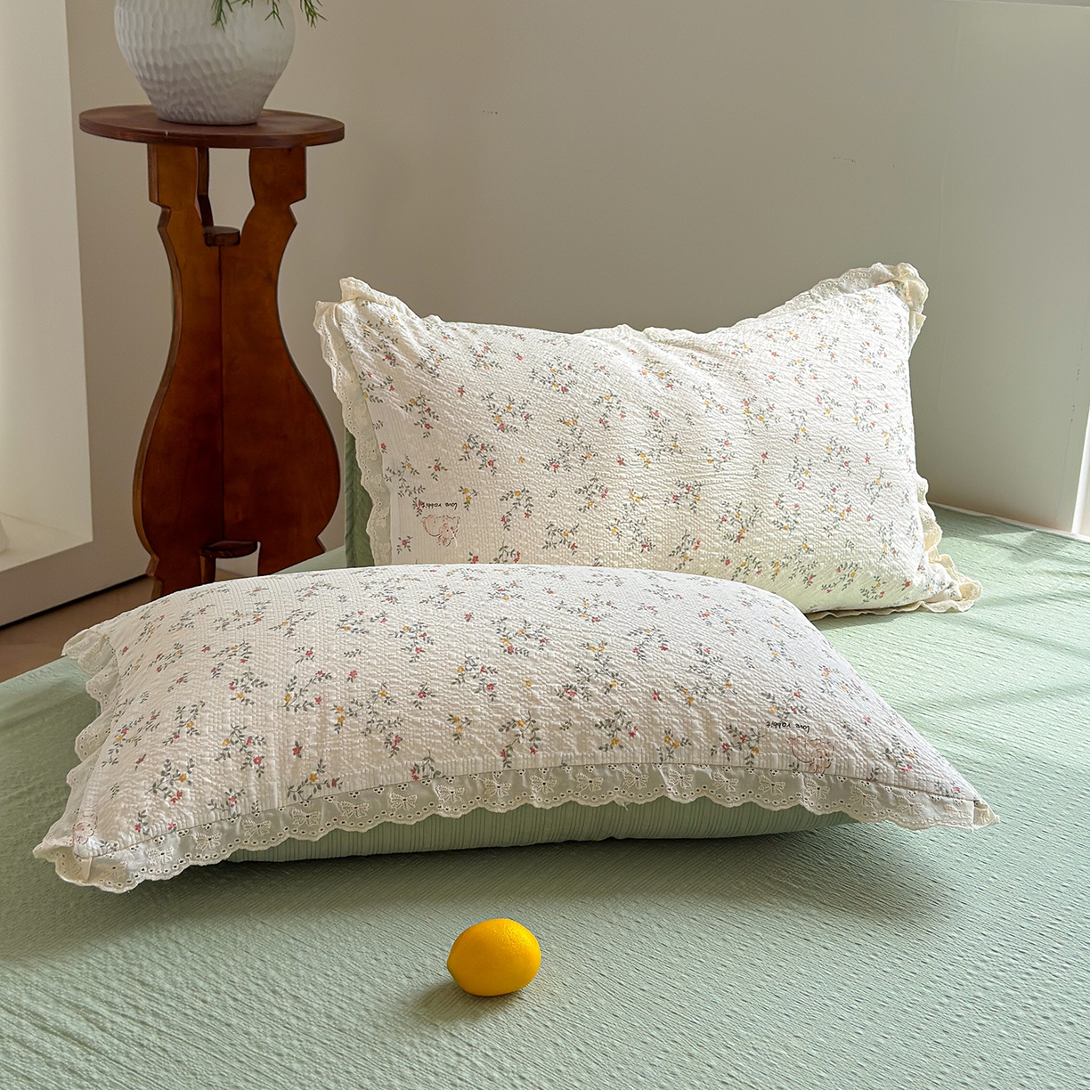 91家纺网 家纺一手货源 找家纺 竹合家纺 2026新品泡芙纱夏被四件套全棉镂空花边泡泡皱皱纱夏凉被 花园派对