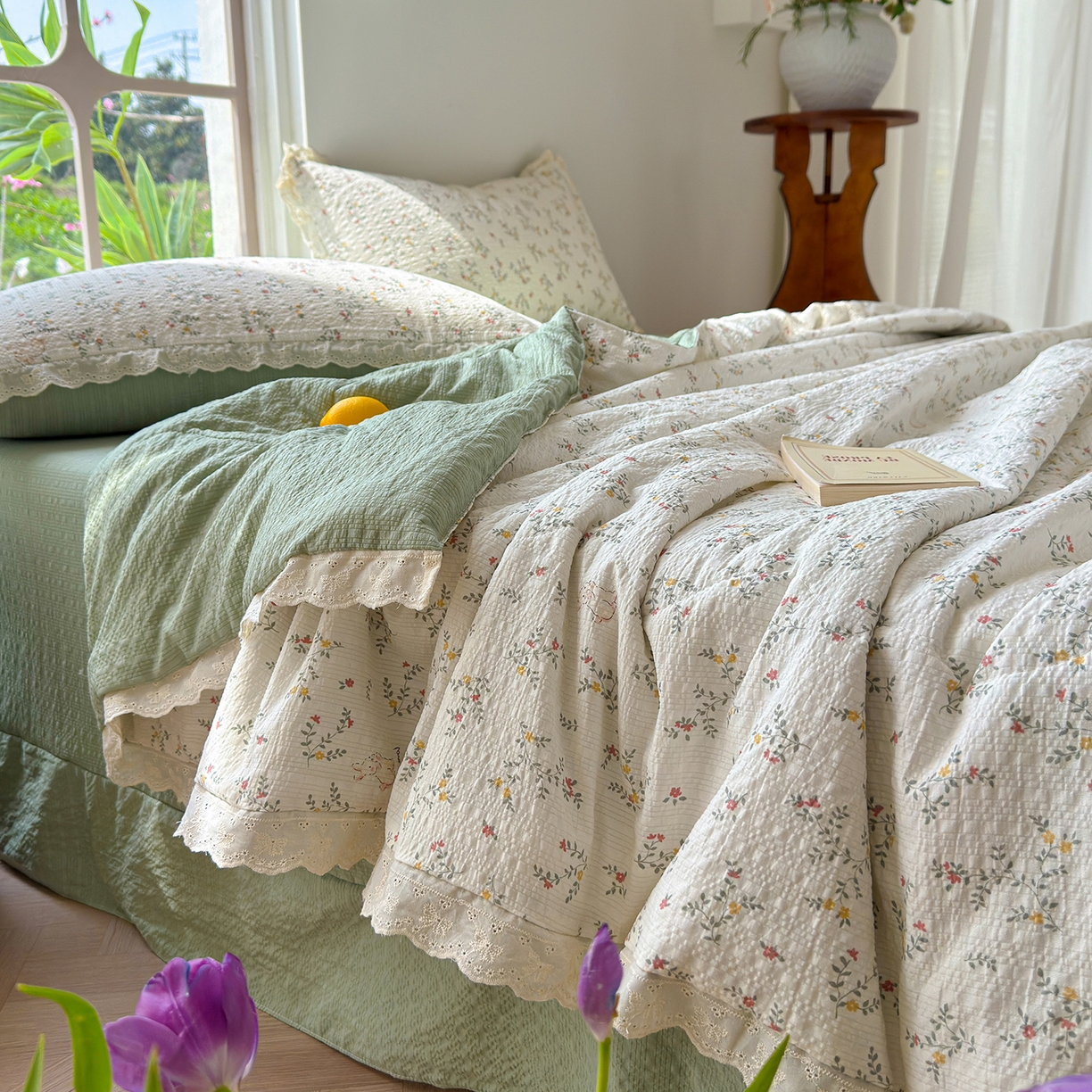 91家纺网 家纺一手货源 找家纺 竹合家纺 2026新品泡芙纱夏被四件套全棉镂空花边泡泡皱皱纱夏凉被 花园派对