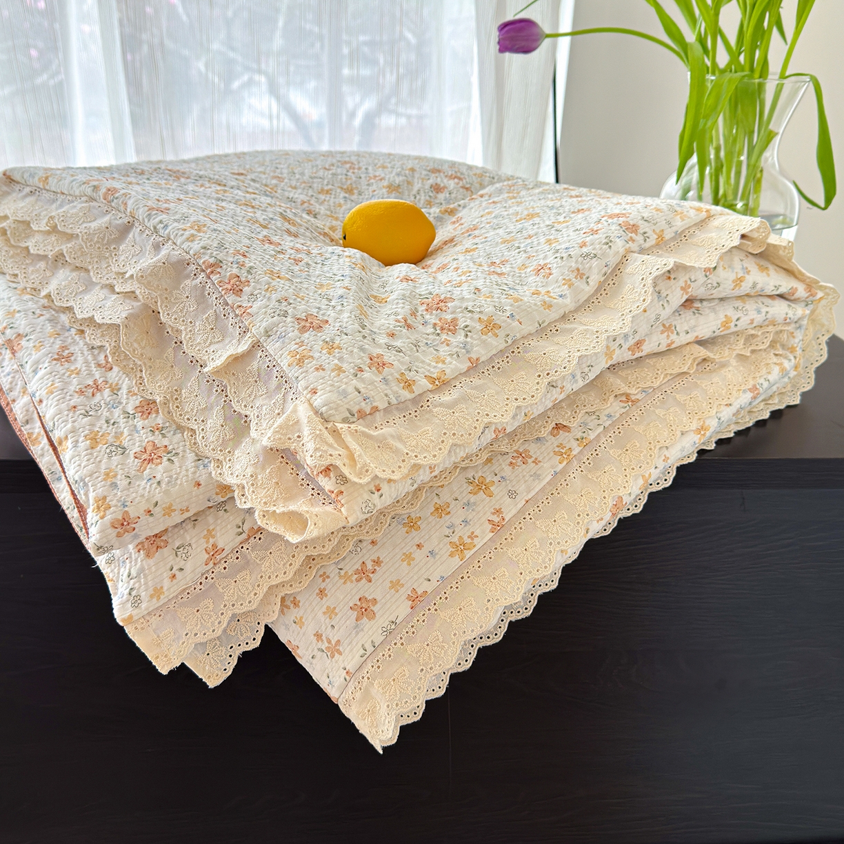 91家纺网 家纺一手货源 找家纺 竹合家纺 2026新品泡芙纱夏被四件套全棉镂空花边泡泡皱皱纱夏凉被 杏花微雨