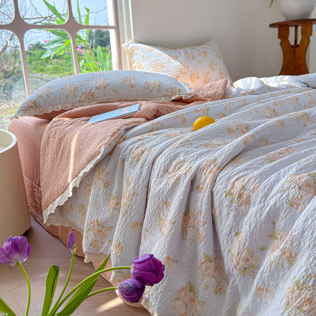 91家纺网 家纺一手货源 找家纺 竹合家纺 2026新品泡芙纱夏被四件套全棉镂空花边泡泡皱皱纱夏凉被 暮春花影