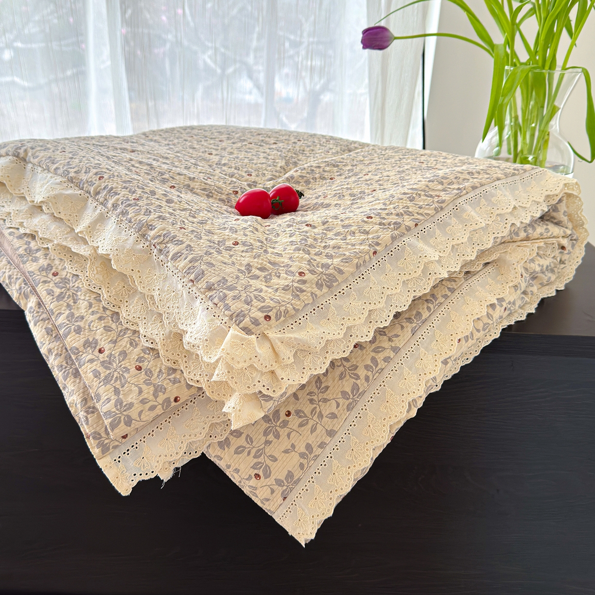 91家纺网 家纺一手货源 找家纺 竹合家纺 2026新品泡芙纱夏被四件套全棉镂空花边泡泡皱皱纱夏凉被 秋实