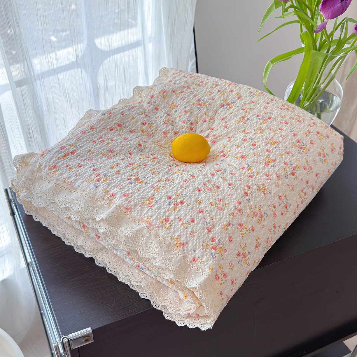 91家纺网 家纺一手货源 找家纺 竹合家纺 2026新品泡芙纱夏被四件套全棉镂空花边泡泡皱皱纱夏凉被 海棠未眠