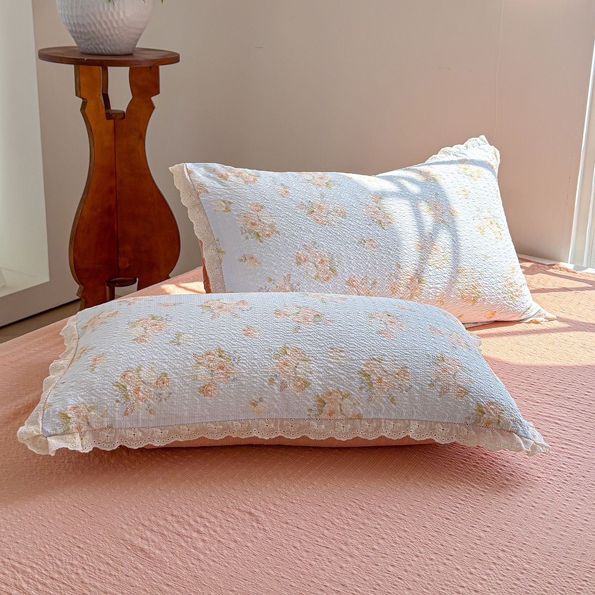 91家纺网 家纺一手货源 找家纺 竹合家纺 2026新品泡芙纱夏被四件套全棉镂空花边泡泡皱皱纱夏凉被 暮春花影