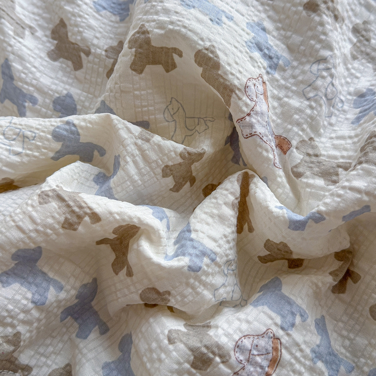 91家纺网 家纺一手货源 找家纺 竹合家纺 2026新品泡芙纱夏被四件套全棉镂空花边泡泡皱皱纱夏凉被 马上有钱