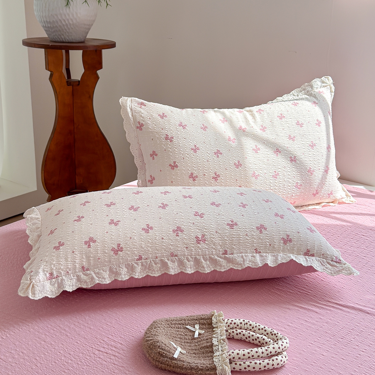 91家纺网 家纺一手货源 找家纺 竹合家纺 2026新品泡芙纱夏被四件套全棉镂空花边泡泡皱皱纱夏凉被 甜心蝶结