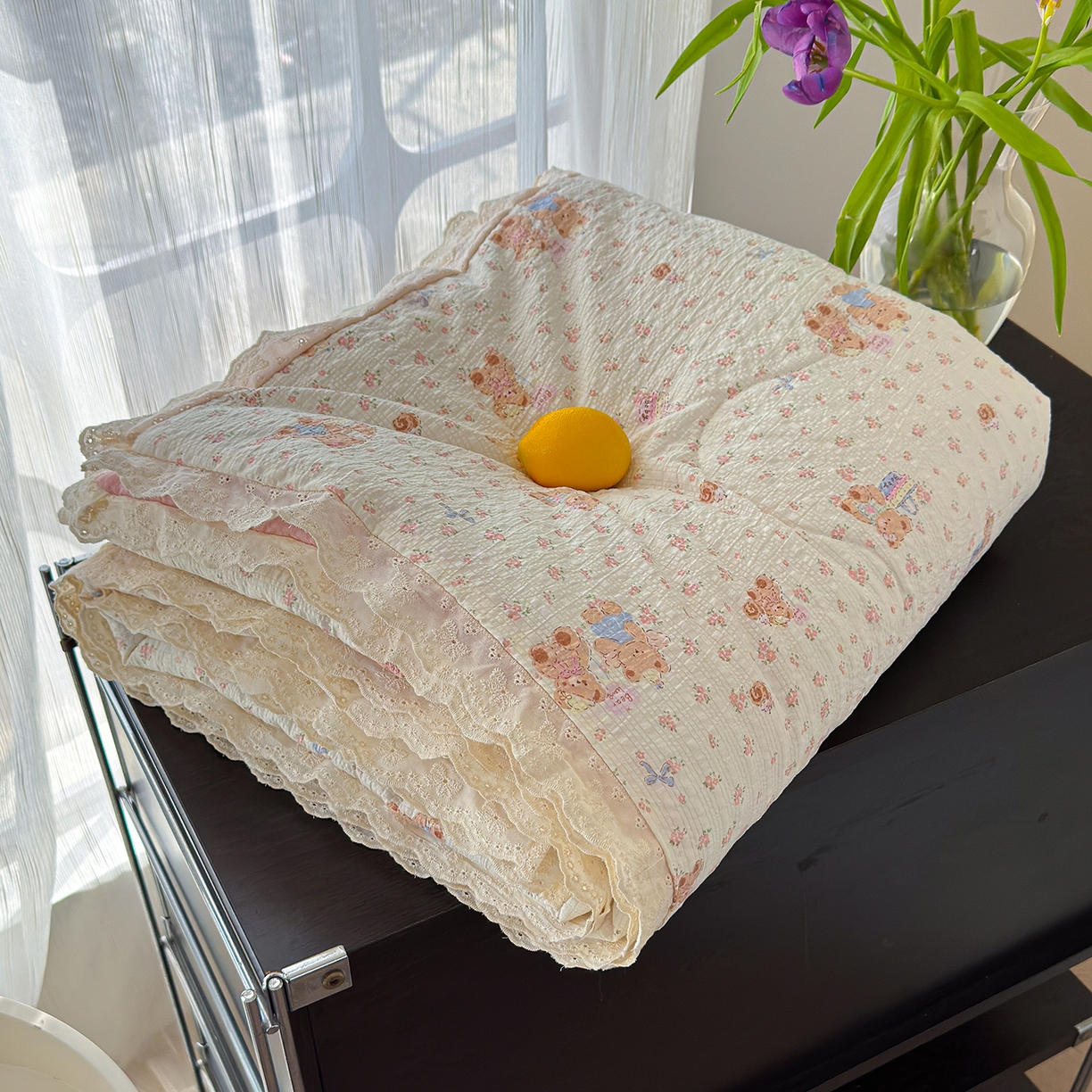 91家纺网 家纺一手货源 找家纺 竹合家纺 2026新品泡芙纱夏被四件套全棉镂空花边泡泡皱皱纱夏凉被 熊熊乐园