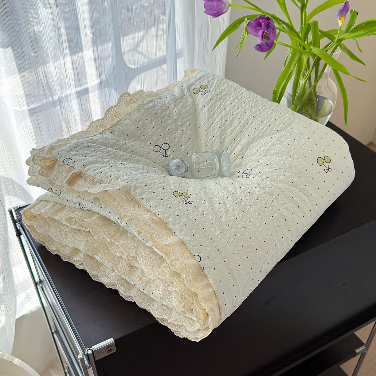 91家纺网 家纺一手货源 找家纺 竹合家纺 2026新品泡芙纱夏被四件套全棉镂空花边泡泡皱皱纱夏凉被 樱桃波波