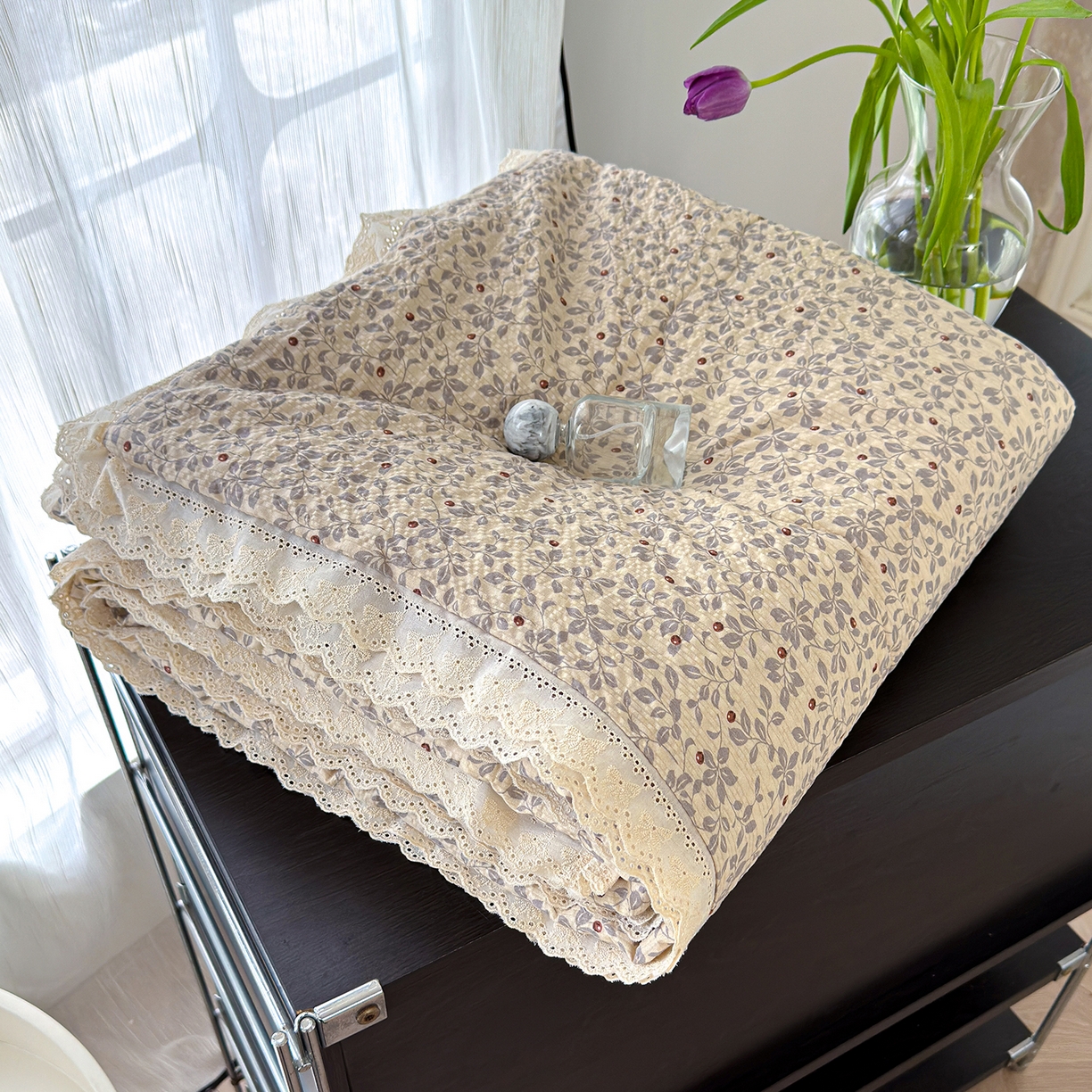 91家纺网 家纺一手货源 找家纺 竹合家纺 2026新品泡芙纱夏被四件套全棉镂空花边泡泡皱皱纱夏凉被 秋实