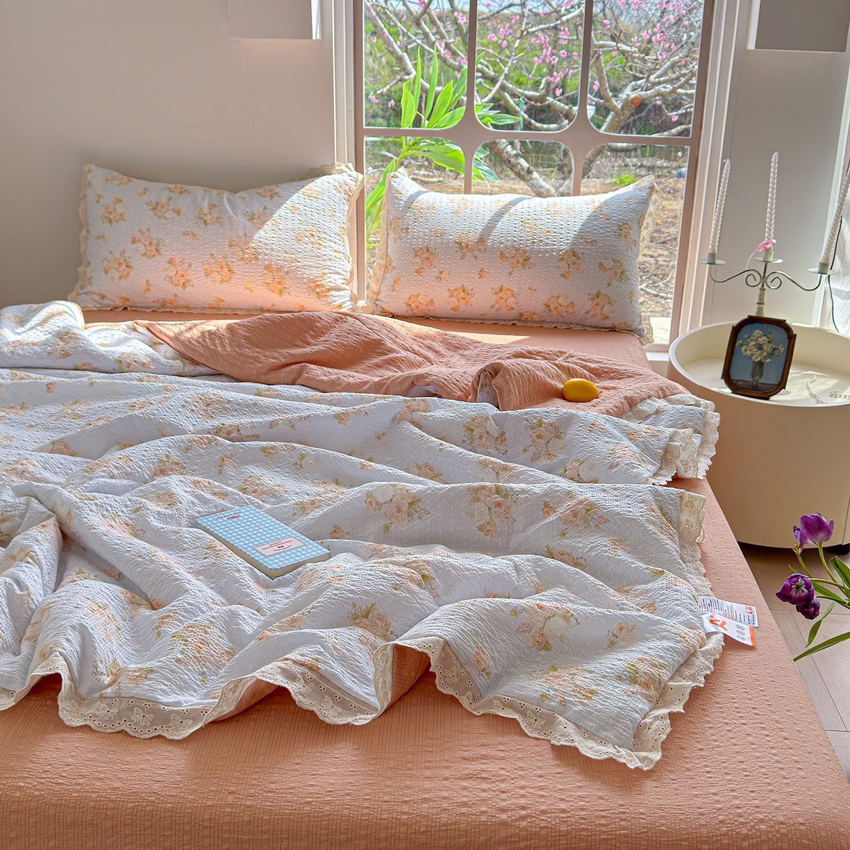 91家纺网 家纺一手货源 找家纺 竹合家纺 2026新品泡芙纱夏被四件套全棉镂空花边泡泡皱皱纱夏凉被 暮春花影