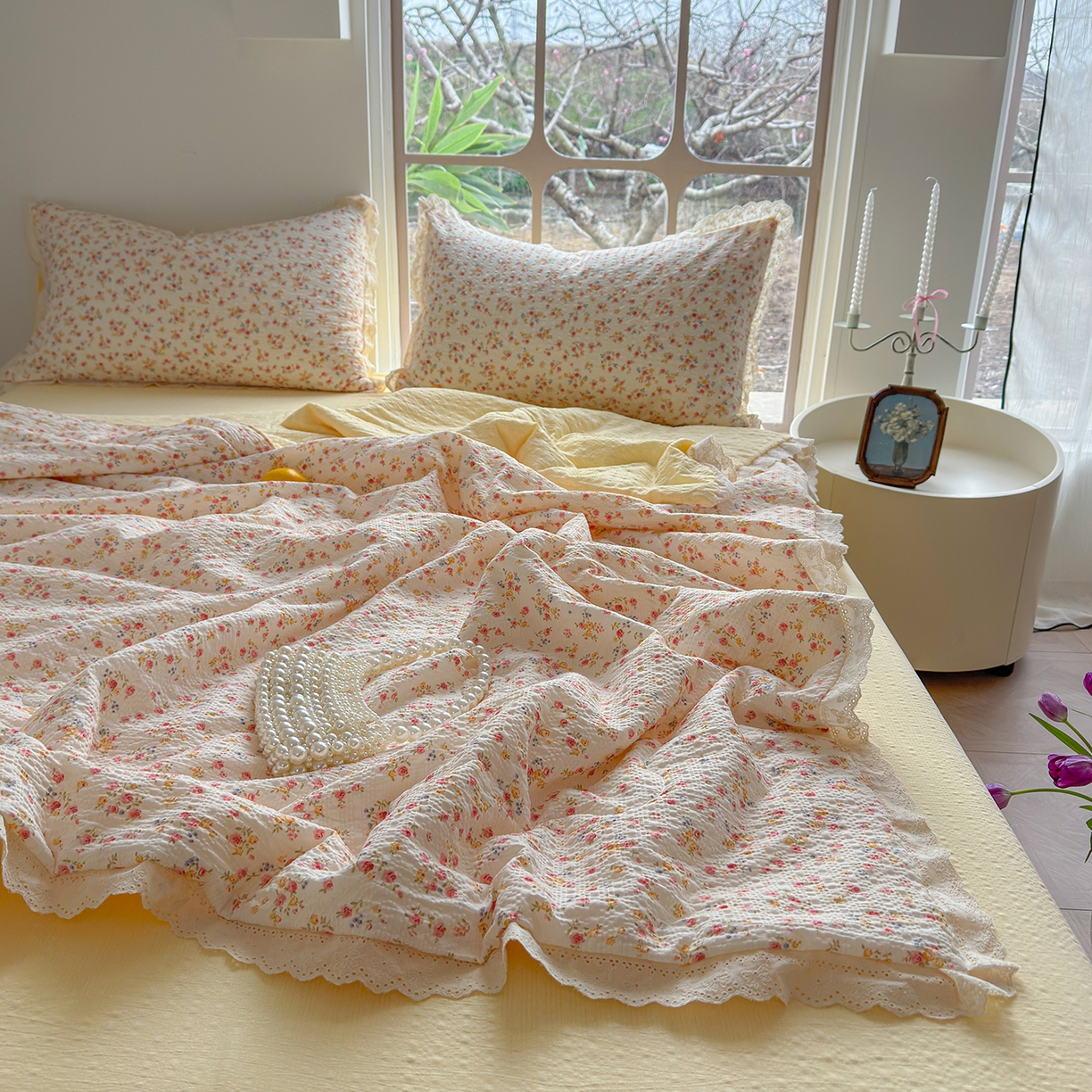 91家纺网 家纺一手货源 找家纺 竹合家纺 2026新品泡芙纱夏被四件套全棉镂空花边泡泡皱皱纱夏凉被 海棠未眠