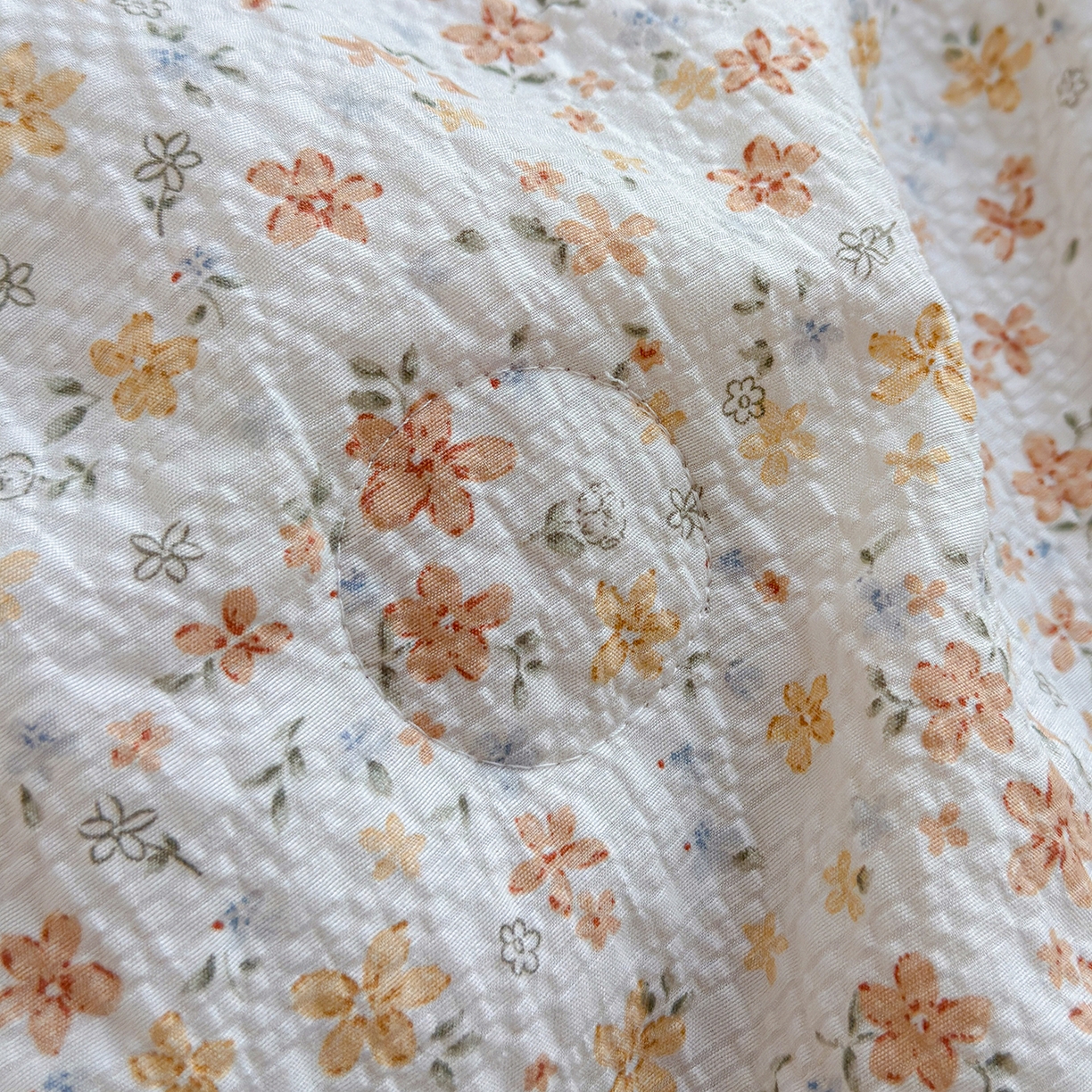 91家纺网 家纺一手货源 找家纺 竹合家纺 2026新品泡芙纱夏被四件套全棉镂空花边泡泡皱皱纱夏凉被 杏花微雨