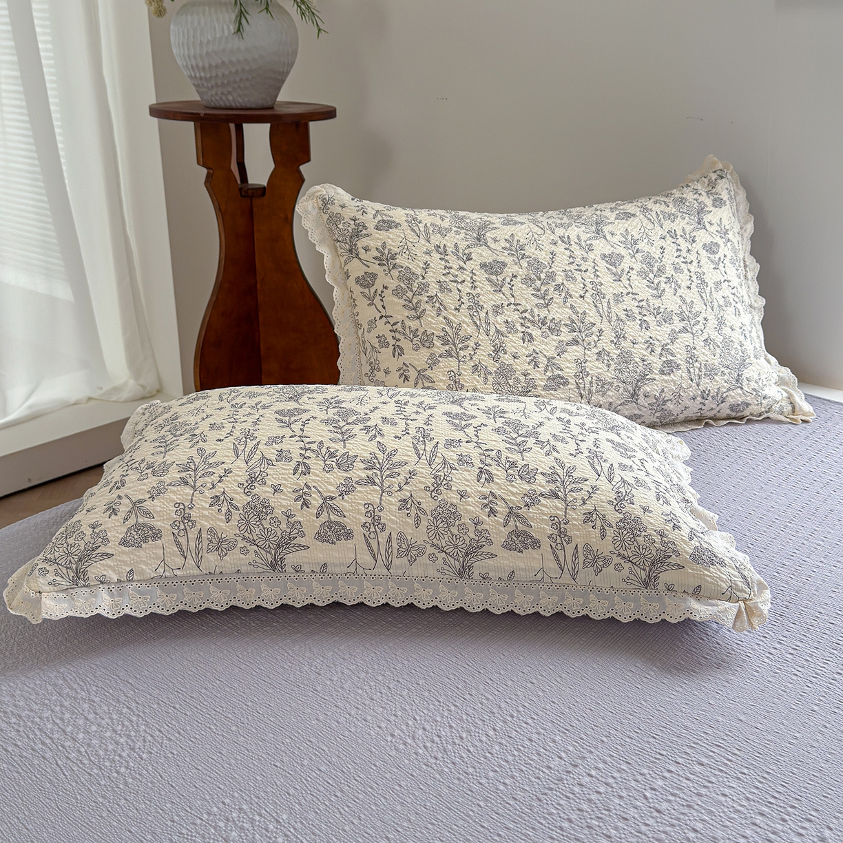 91家纺网 家纺一手货源 找家纺 竹合家纺 2026新品泡芙纱夏被四件套全棉镂空花边泡泡皱皱纱夏凉被 空谷幽兰