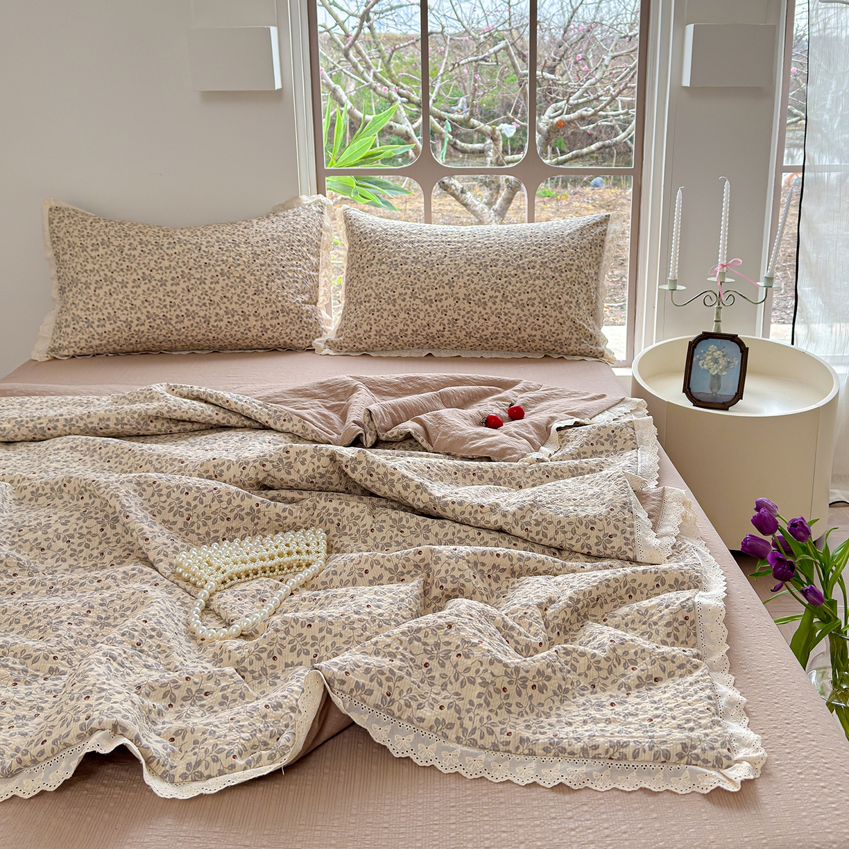 91家纺网 家纺一手货源 找家纺 竹合家纺 2026新品泡芙纱夏被四件套全棉镂空花边泡泡皱皱纱夏凉被 秋实